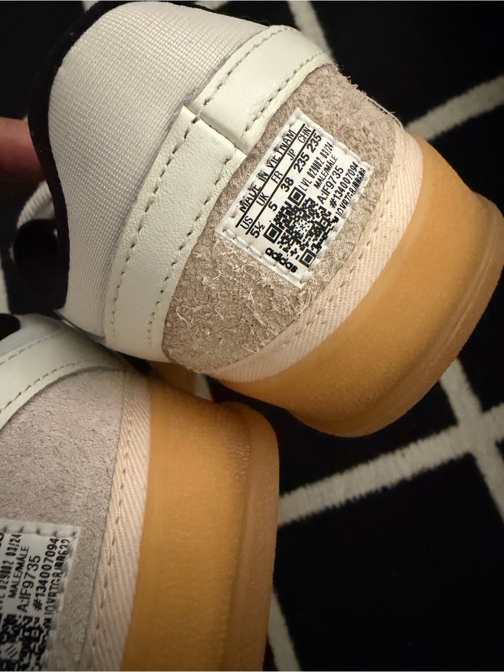 NWT BAD BUNNY adidas Men’s White Black Gazelle Sneakers w/ Gum Sole Women’s 6.5 - Picture 3 of 7